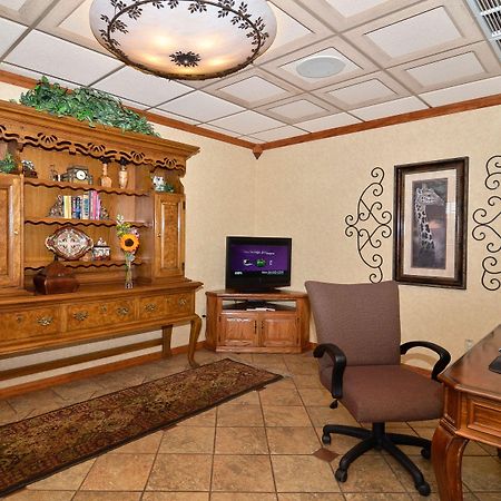 Best Western Angus Inn Great Bend Dış mekan fotoğraf