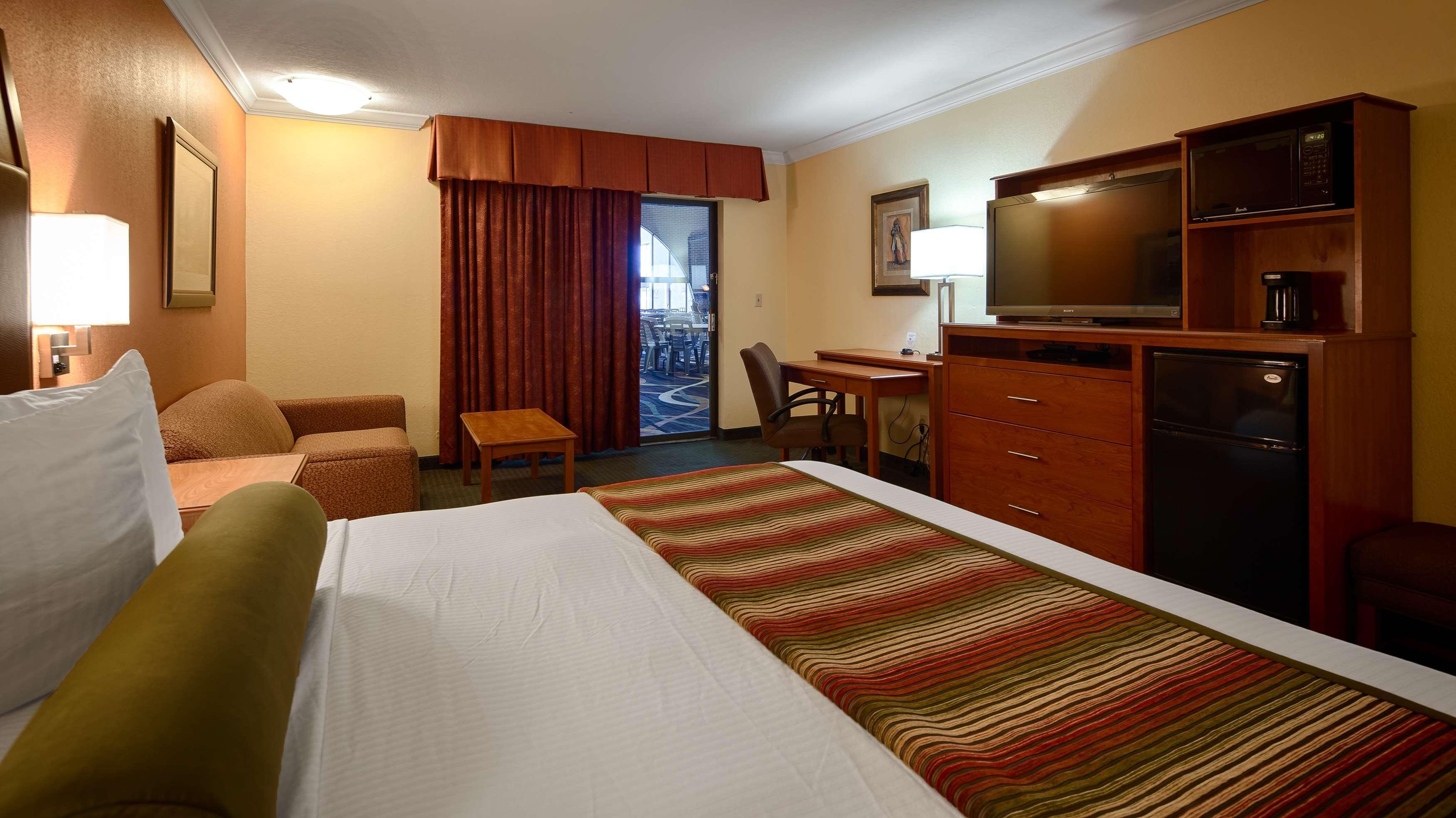 Best Western Angus Inn Great Bend Dış mekan fotoğraf