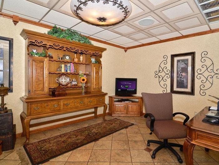 Best Western Angus Inn Great Bend Dış mekan fotoğraf